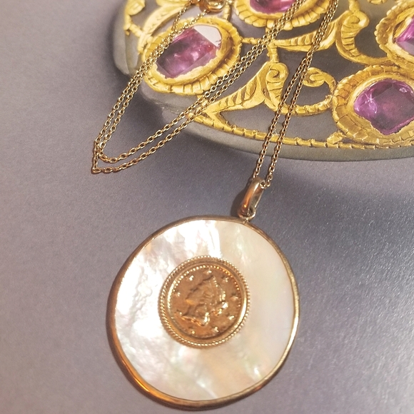 VTG Gold Vermeil Queen Liberty Coin Mother of Pearl Necklace - Picture 3 of 6